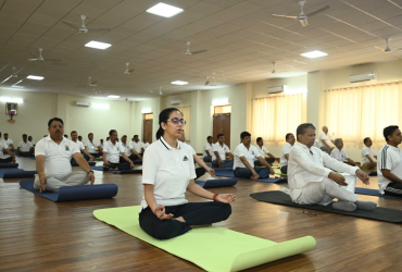 सामाजिक सरोकार का भी विषय है योग- आलोक मेहता सामाजिक सरोकार का भी विषय है योग- आलोक मेहता